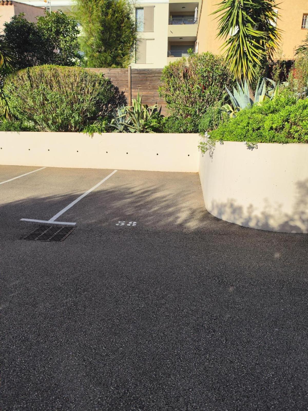 Apartment Lumineux, Confort, Wifi & Terrace & Parking